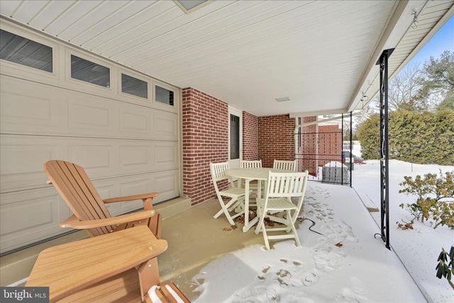 1827 DIVOT CT, Lancaster, PA 17602