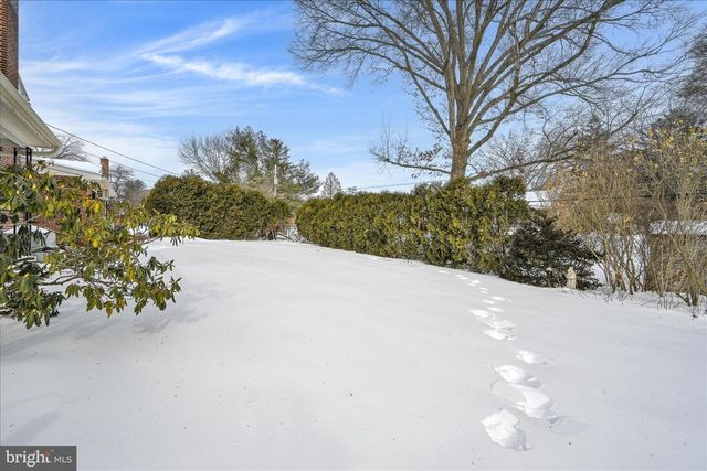 1827 DIVOT CT, Lancaster, PA 17602