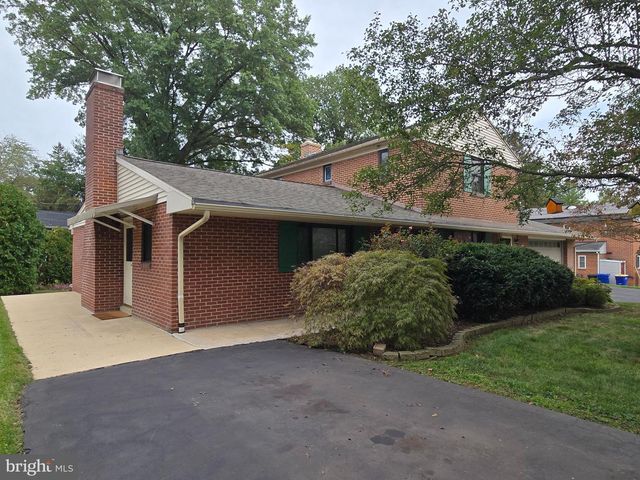 1827 DIVOT CT, Lancaster, PA 17602