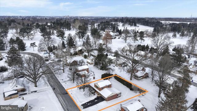 1827 DIVOT CT, Lancaster, PA 17602