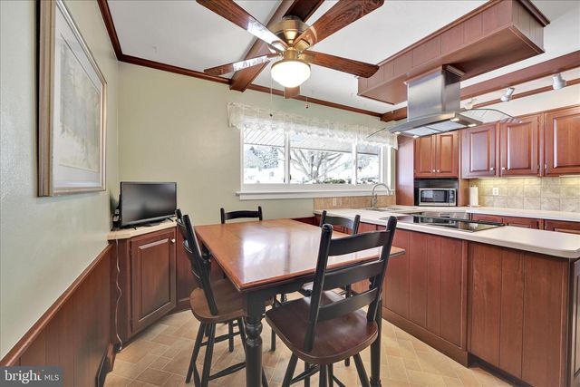 1827 DIVOT CT, Lancaster, PA 17602