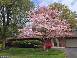 1827 DIVOT CT, Lancaster, PA 17602