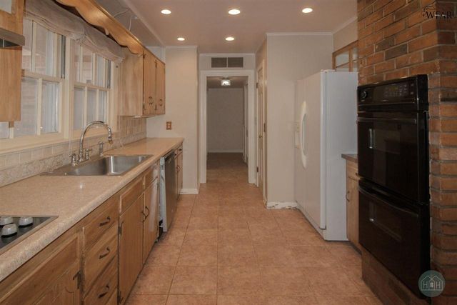 2222 PARADISE STREET, Vernon, TX 76384