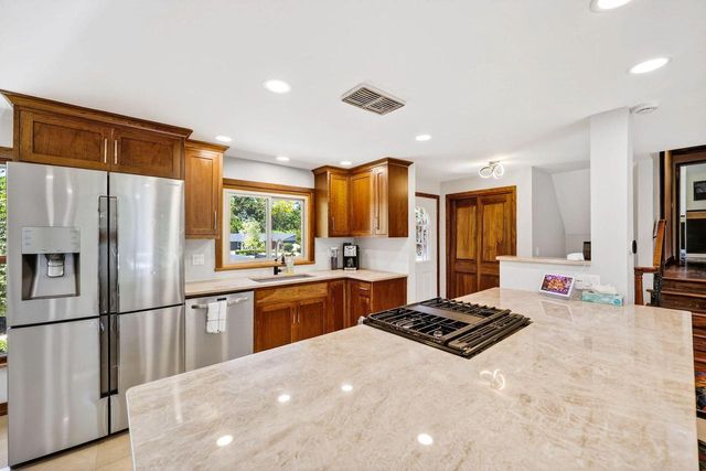 18345 Harvest LANE, Brookfield, WI 53045