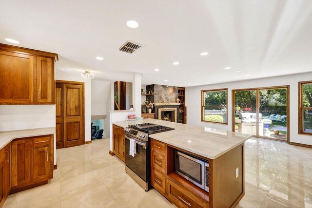 18345 Harvest LANE, Brookfield, WI 53045