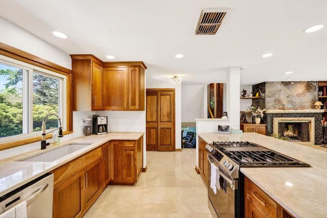 18345 Harvest LANE, Brookfield, WI 53045