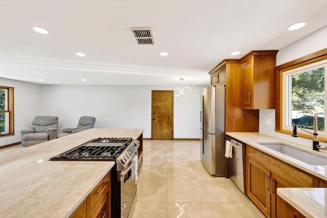 18345 Harvest LANE, Brookfield, WI 53045