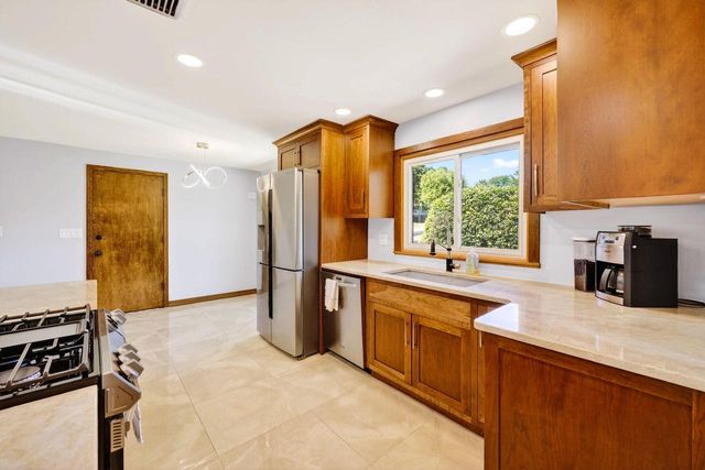 18345 Harvest LANE, Brookfield, WI 53045