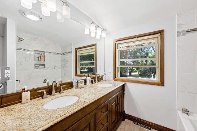 18345 Harvest LANE, Brookfield, WI 53045