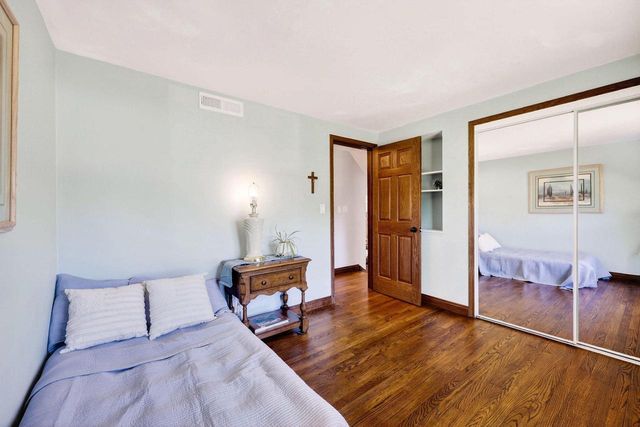 18345 Harvest LANE, Brookfield, WI 53045