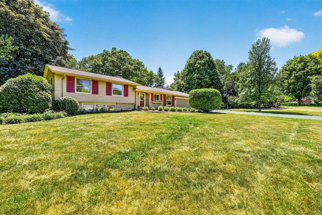 18345 Harvest LANE, Brookfield, WI 53045