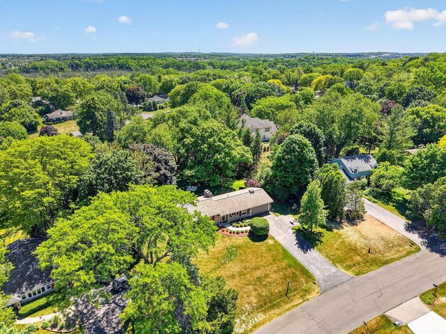18345 Harvest LANE, Brookfield, WI 53045