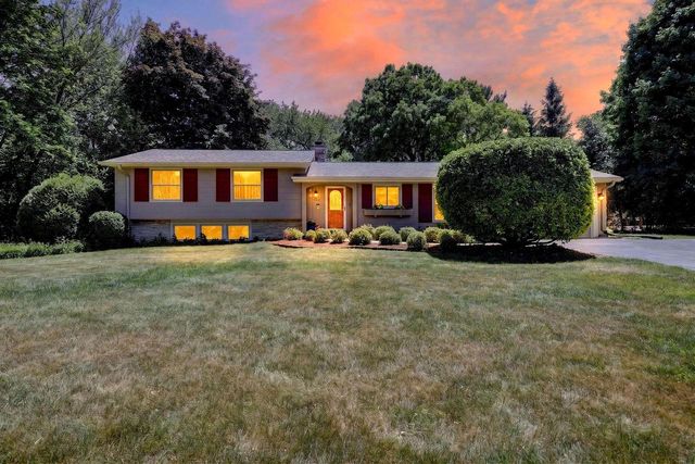 18345 Harvest LANE, Brookfield, WI 53045