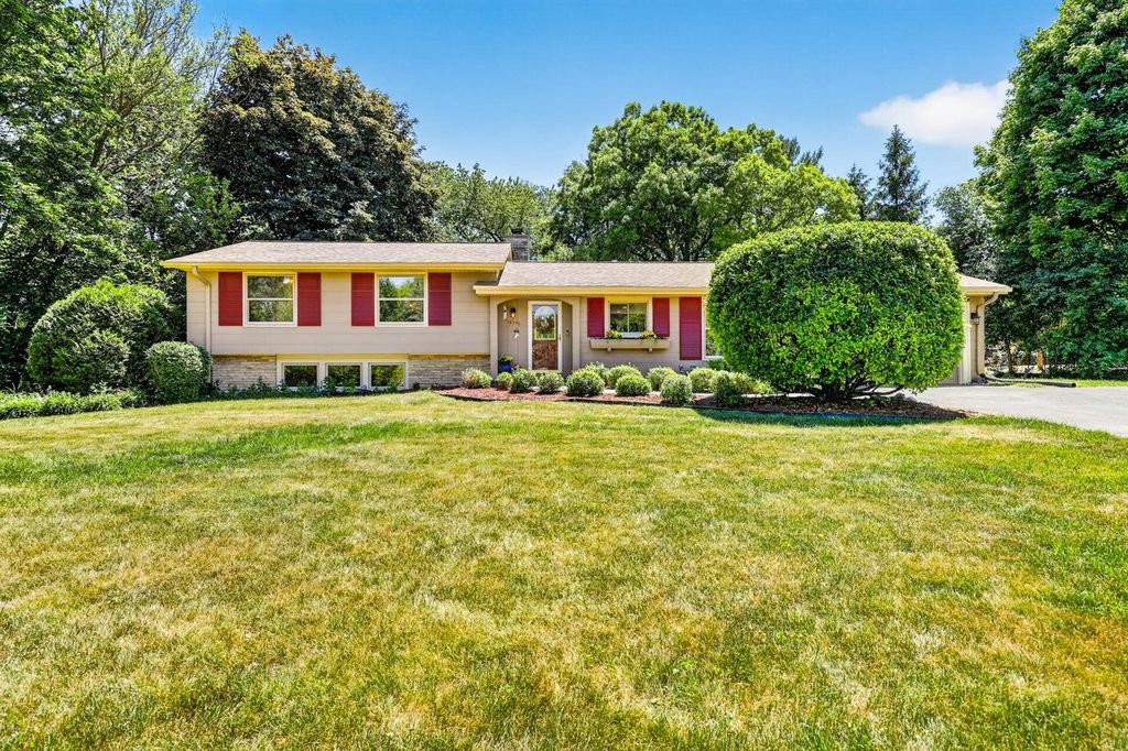 18345 Harvest LANE, Brookfield, WI 53045