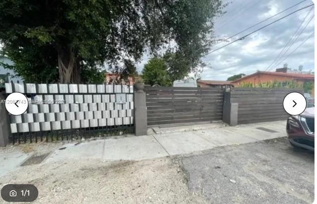 2215 NW 33rd St, Miami, FL 33142
