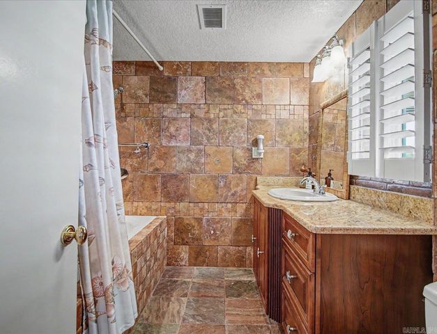 219 Daffodil Street, Hot Springs, AR 71913