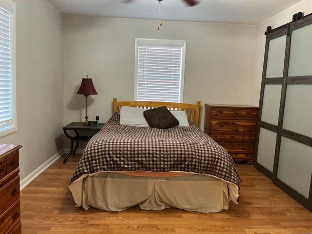 1612 Pinecroft Street, Benton, AR 72019