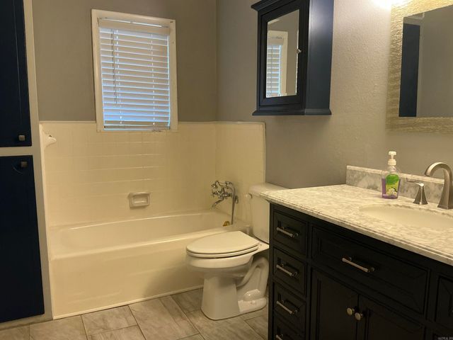 1612 Pinecroft Street, Benton, AR 72019