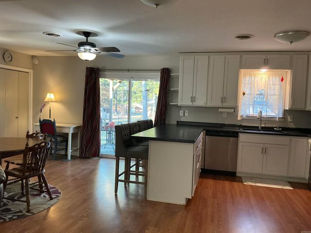 1612 Pinecroft Street, Benton, AR 72019