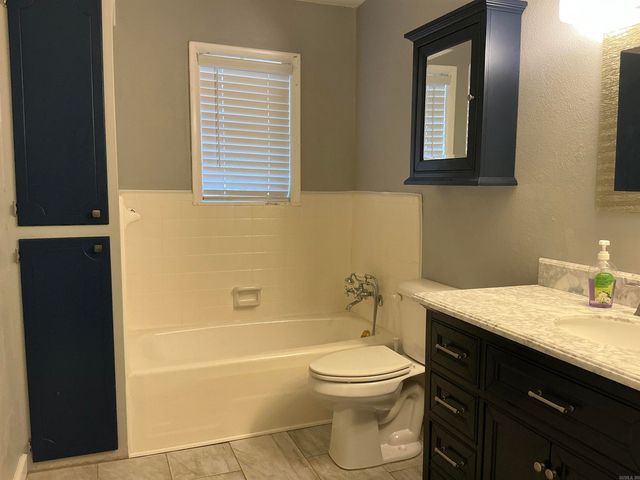 1612 Pinecroft Street, Benton, AR 72019