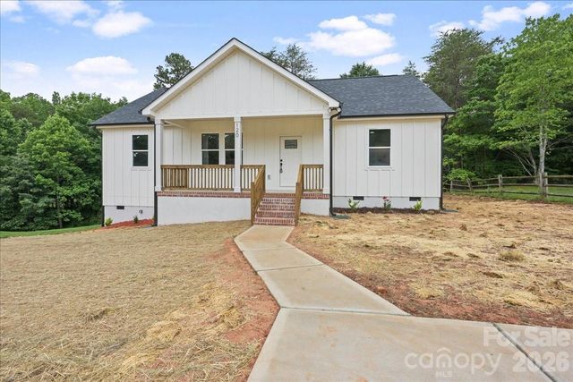 120 Whistling Pines Drive, Statesville, NC 28677