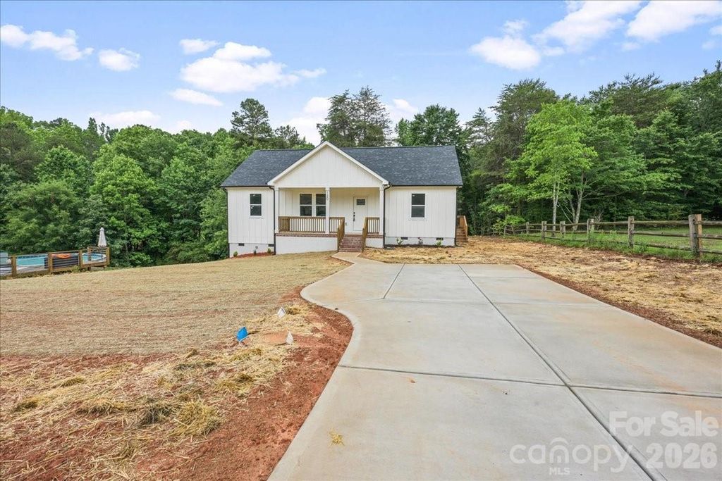 120 Whistling Pines Drive, Statesville, NC 28677