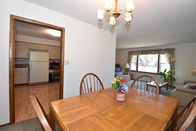 2324 S Brookland ROAD, New Berlin, WI 53151