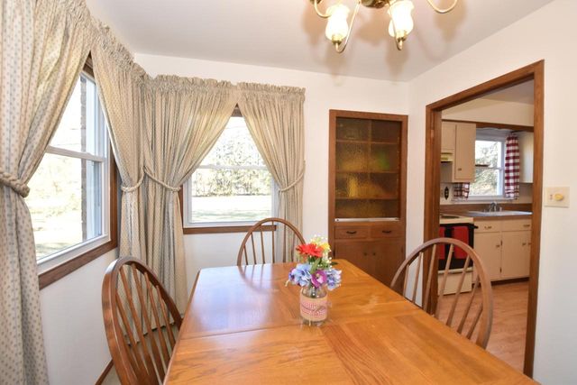 2324 S Brookland ROAD, New Berlin, WI 53151