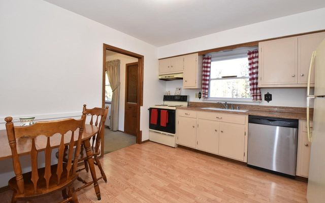 2324 S Brookland ROAD, New Berlin, WI 53151