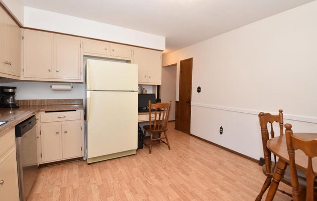 2324 S Brookland ROAD, New Berlin, WI 53151