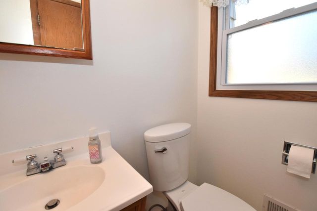 2324 S Brookland ROAD, New Berlin, WI 53151