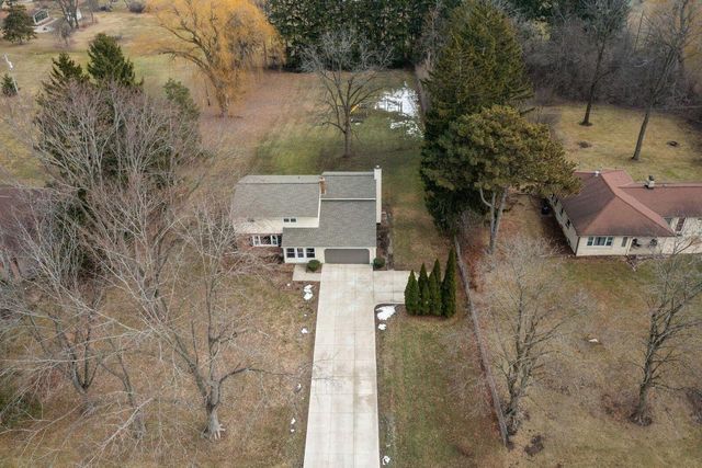 2324 S Brookland ROAD, New Berlin, WI 53151