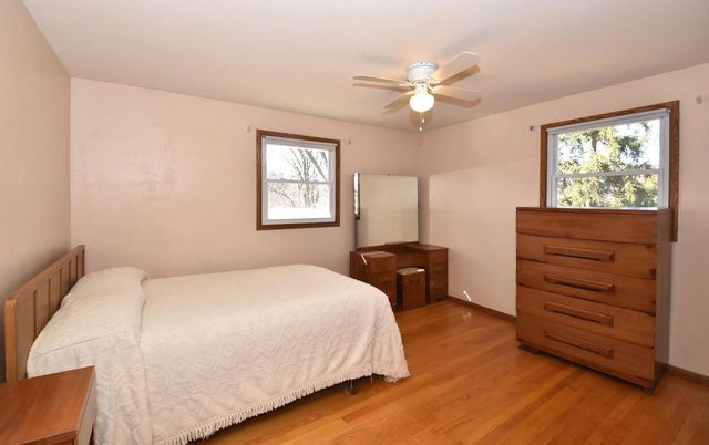 2324 S Brookland ROAD, New Berlin, WI 53151