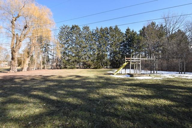 2324 S Brookland ROAD, New Berlin, WI 53151