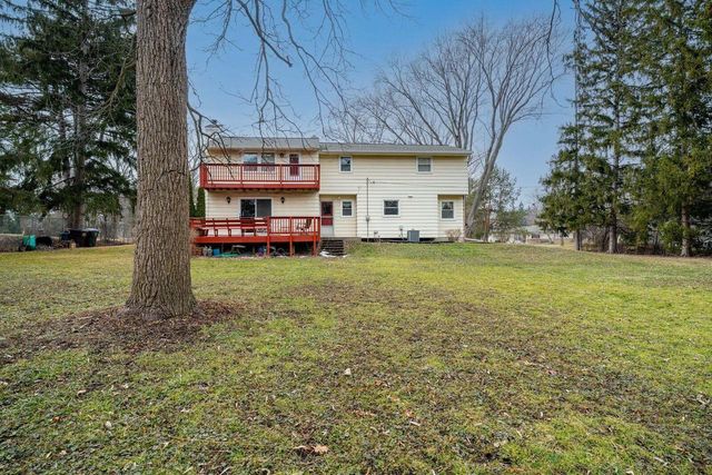 2324 S Brookland ROAD, New Berlin, WI 53151