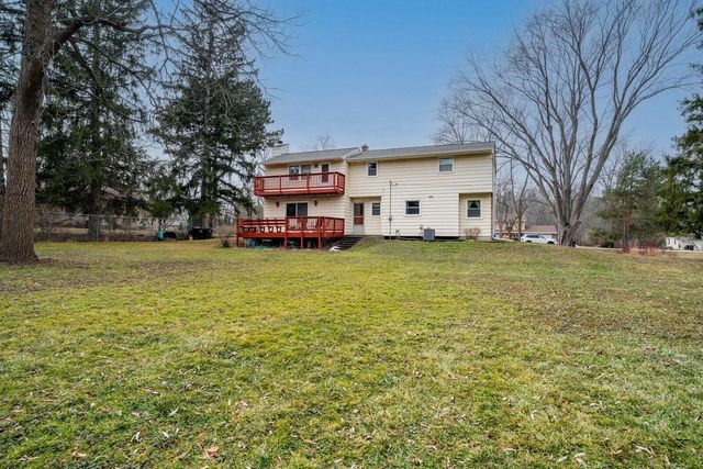 2324 S Brookland ROAD, New Berlin, WI 53151