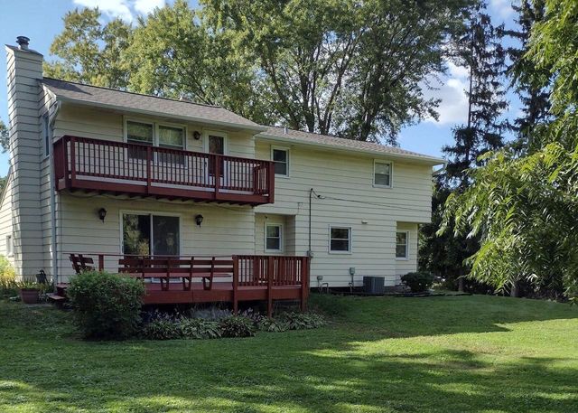 2324 S Brookland ROAD, New Berlin, WI 53151