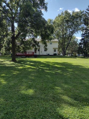 2324 S Brookland ROAD, New Berlin, WI 53151