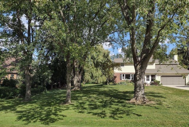 2324 S Brookland ROAD, New Berlin, WI 53151