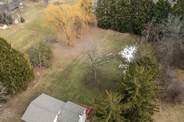 2324 S Brookland ROAD, New Berlin, WI 53151