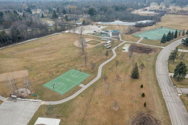 2324 S Brookland ROAD, New Berlin, WI 53151