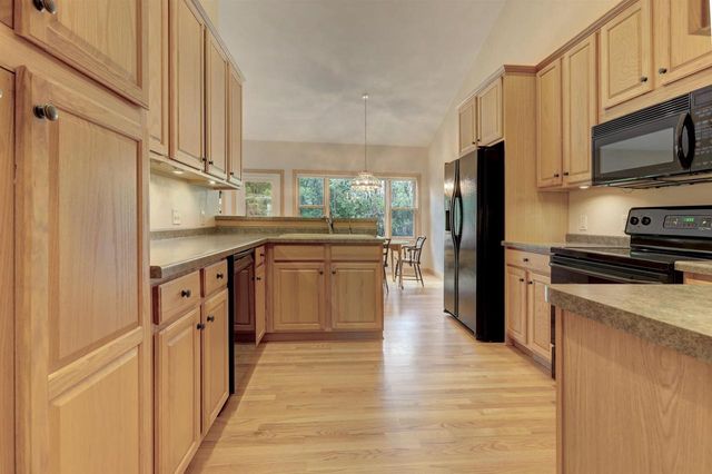 N974 JOEYS PLACE, Greenville, WI 54942