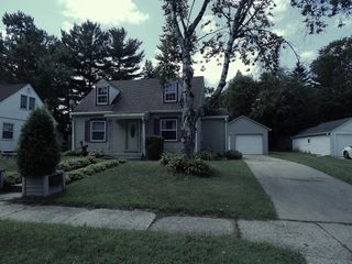 1004 Birchwood DRIVE, West Bend, WI 53095