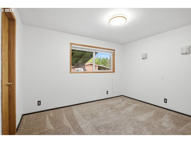 777 60TH St, Springfield, OR 97478