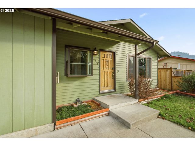 777 60TH St, Springfield, OR 97478