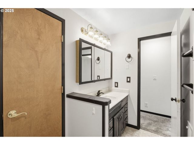 777 60TH St, Springfield, OR 97478