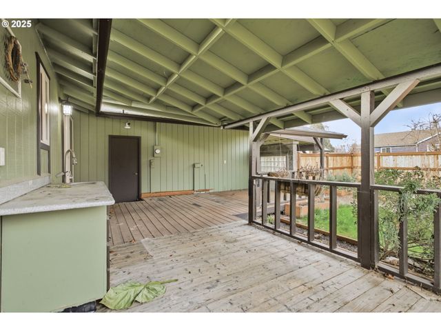 777 60TH St, Springfield, OR 97478