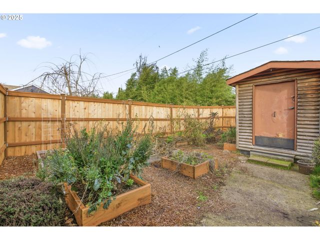 777 60TH St, Springfield, OR 97478