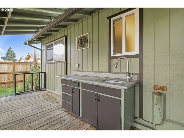 777 60TH St, Springfield, OR 97478