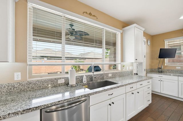 3392 E MYRTABEL Way, Gilbert, AZ 85298